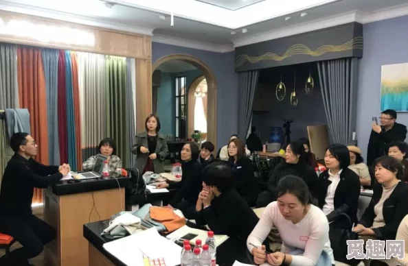 闵儿老师生物课亲身示范，学生们积极参与互动，课堂氛围热烈，学习效果显著提升！