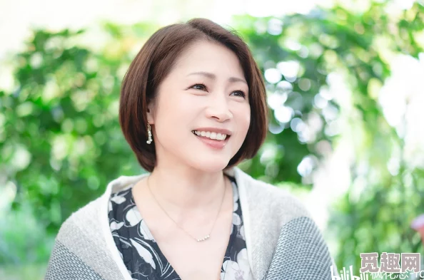 艳熟中出友田真希：最新动态曝光，精彩内容引发热议，粉丝们纷纷期待她的新作品与活动安排！