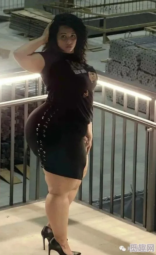 丰满湿润大白屁股BBW，真是让人眼前一亮，充满诱惑的魅力！