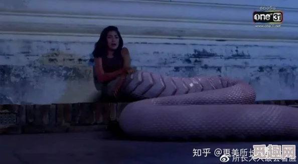 人与物videos另类与蛇交，真是让人感到惊奇又不安，这种内容到底想表达什么呢？