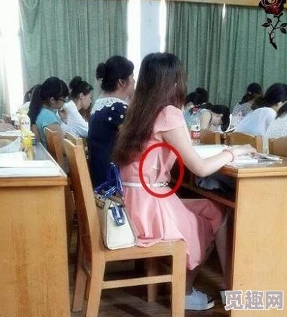 上课同桌摸我下面，真是让人感到尴尬和不知所措，这种行为太过分了！