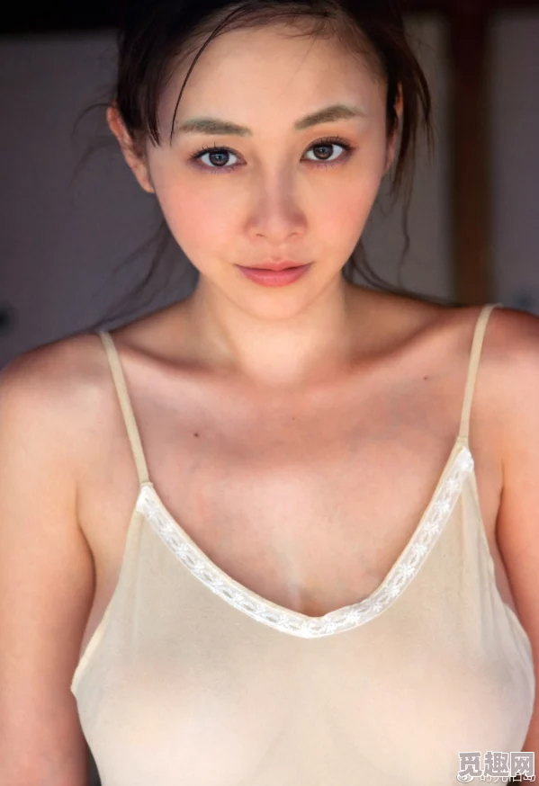 杉原杏璃最裸人体写真展现自然之美与艺术的完美结合