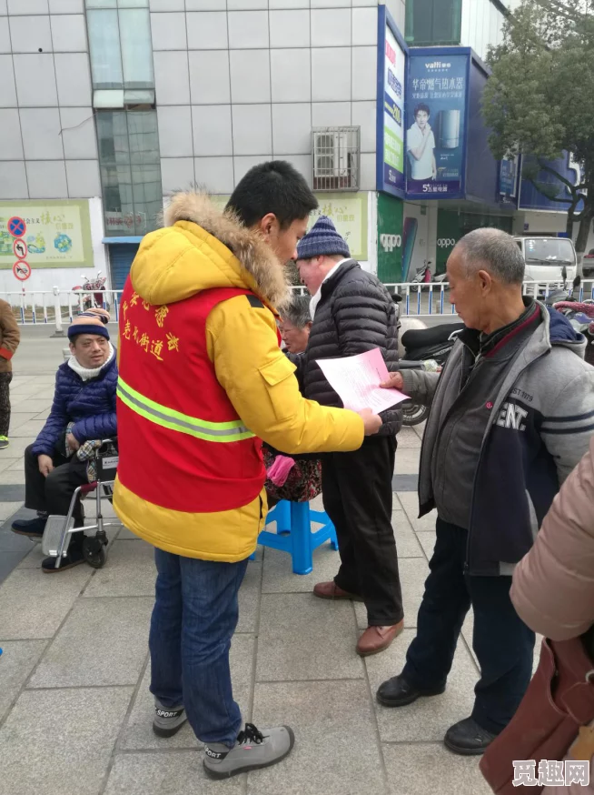 警察调教警方开展新一轮社区安全宣传活动提升居民安全意识