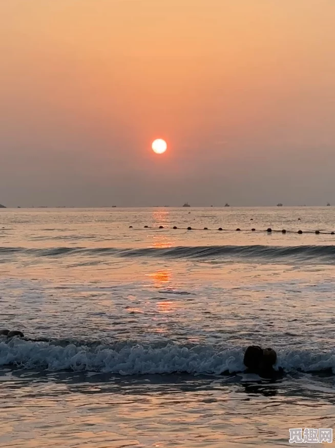 日出水了好大好硬好爽近日海边日出景色吸引众多游客前来观赏